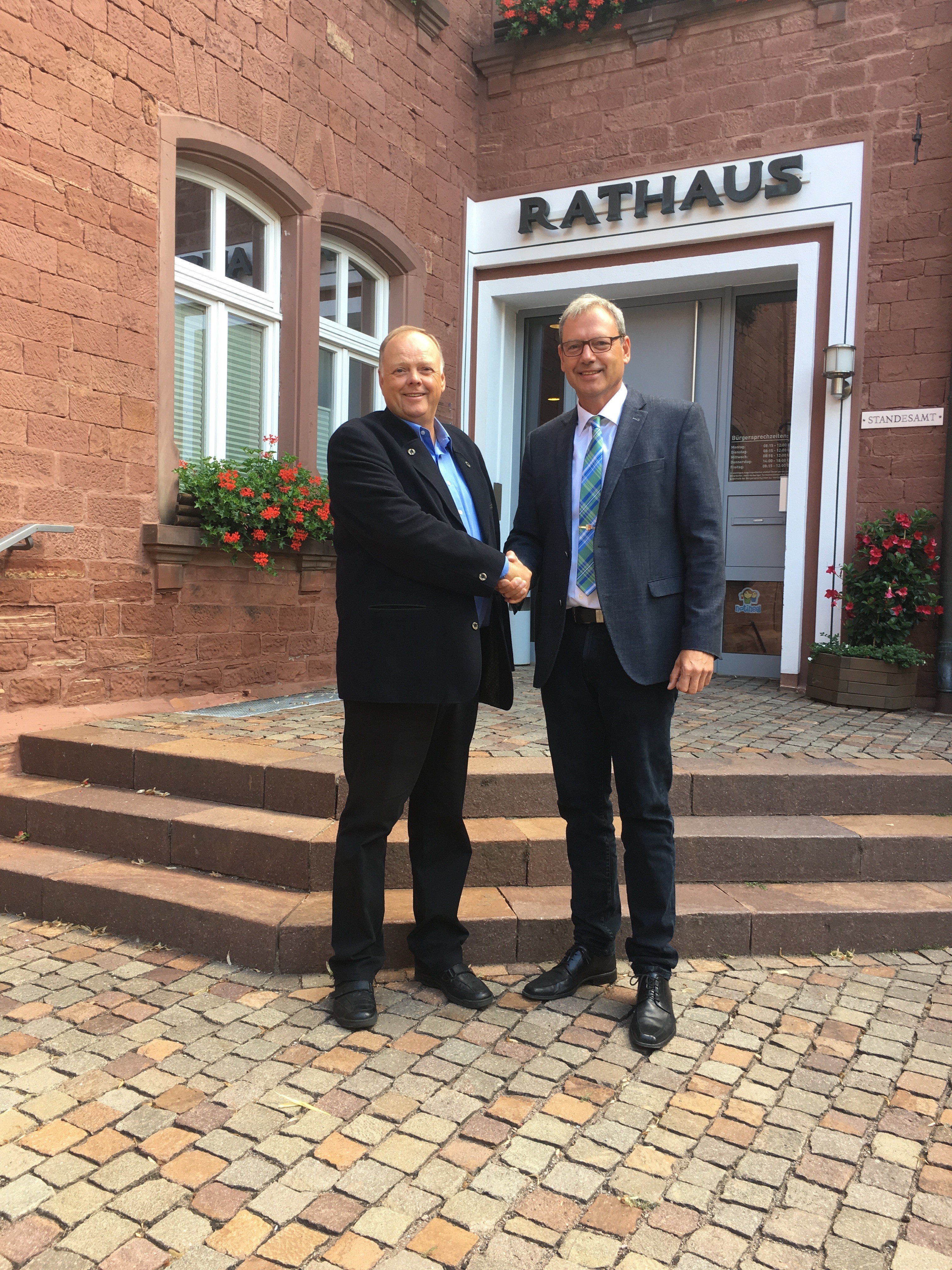 Andreas Graupner und Bürgermeister Thomas Zöller