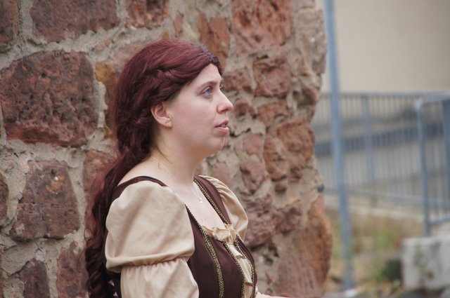 Ännchens Angst vor der Inquisition: Jasmin Kohl am Hexenturm. | Foto: Miriam Weitz
