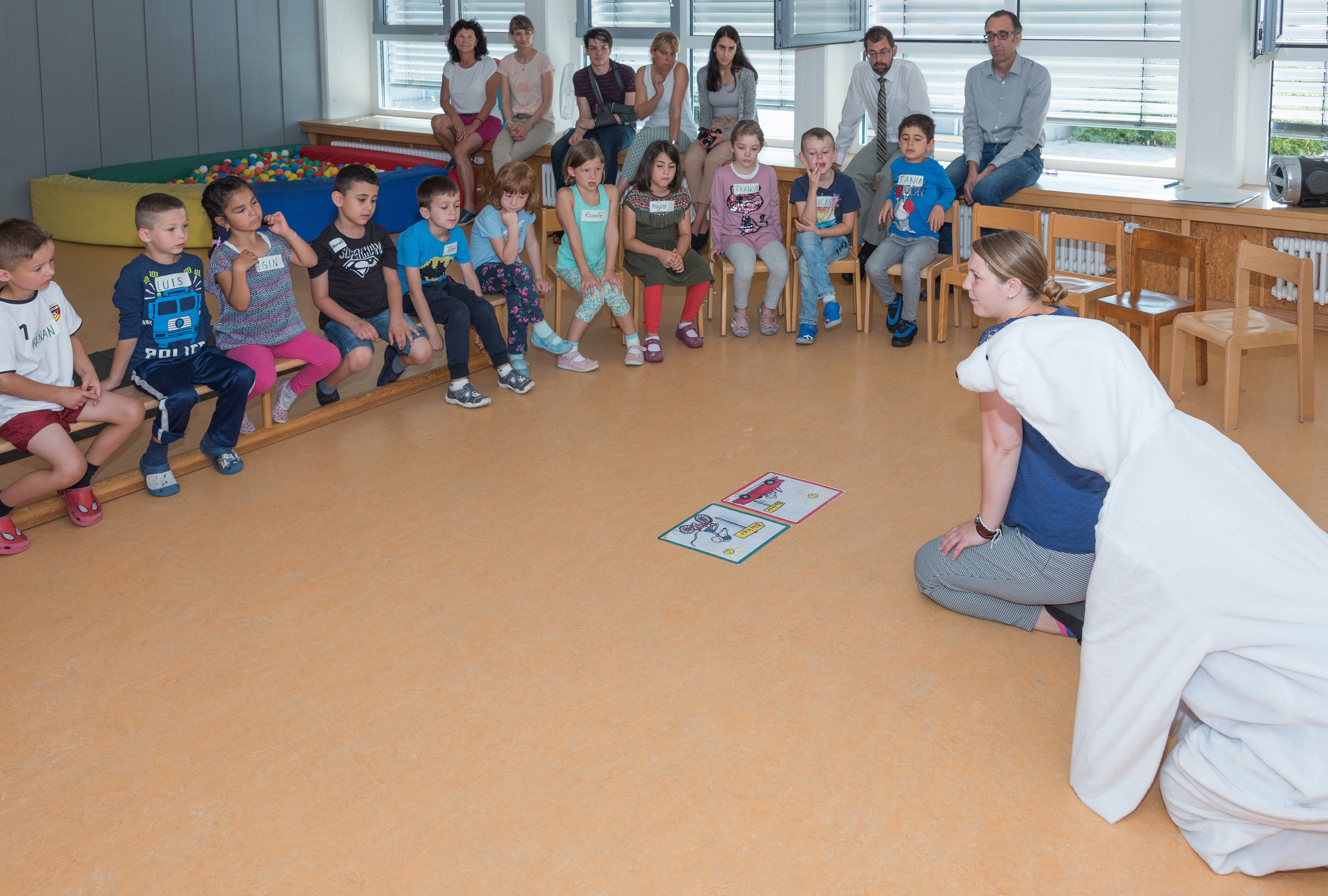 Beim Klimaschutzaktionstag im Kindergarten Rasselbande in Elsenfeld lernten die Kinder viel über den Schutz des Klimas. Eisbärin Lara hatte ihnen zuvor erklärt, wie schlecht es ihr geht, da es immer wärmer wird.