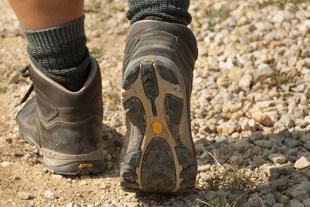 Das richtige Schuhwerk ist beim wandern und laufen sehr wichtig. Quelle Pixabay