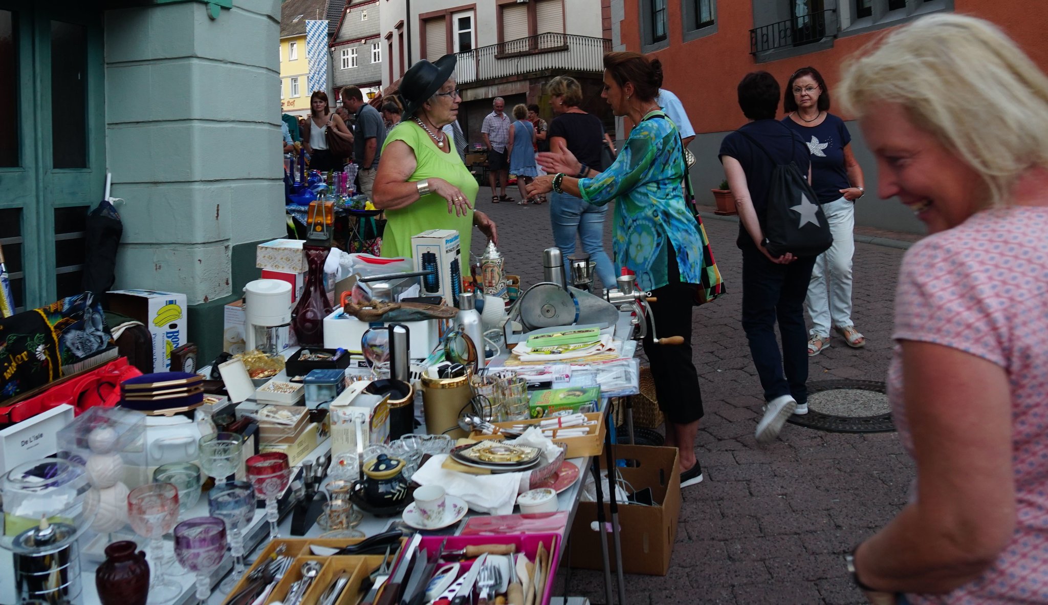 Wieder Gern Und Zahlreich Besucht Der Zauberhafte Nacht Flohmarkt In Amorbach Am 6 Juli 2018 Amorbach
