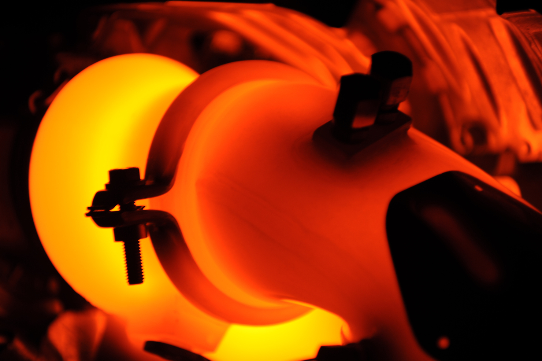 Eingeheizt: Der Motor muss einen zwölfstündigen Wärmetest bei 910 Grad Celsius bestehen.
