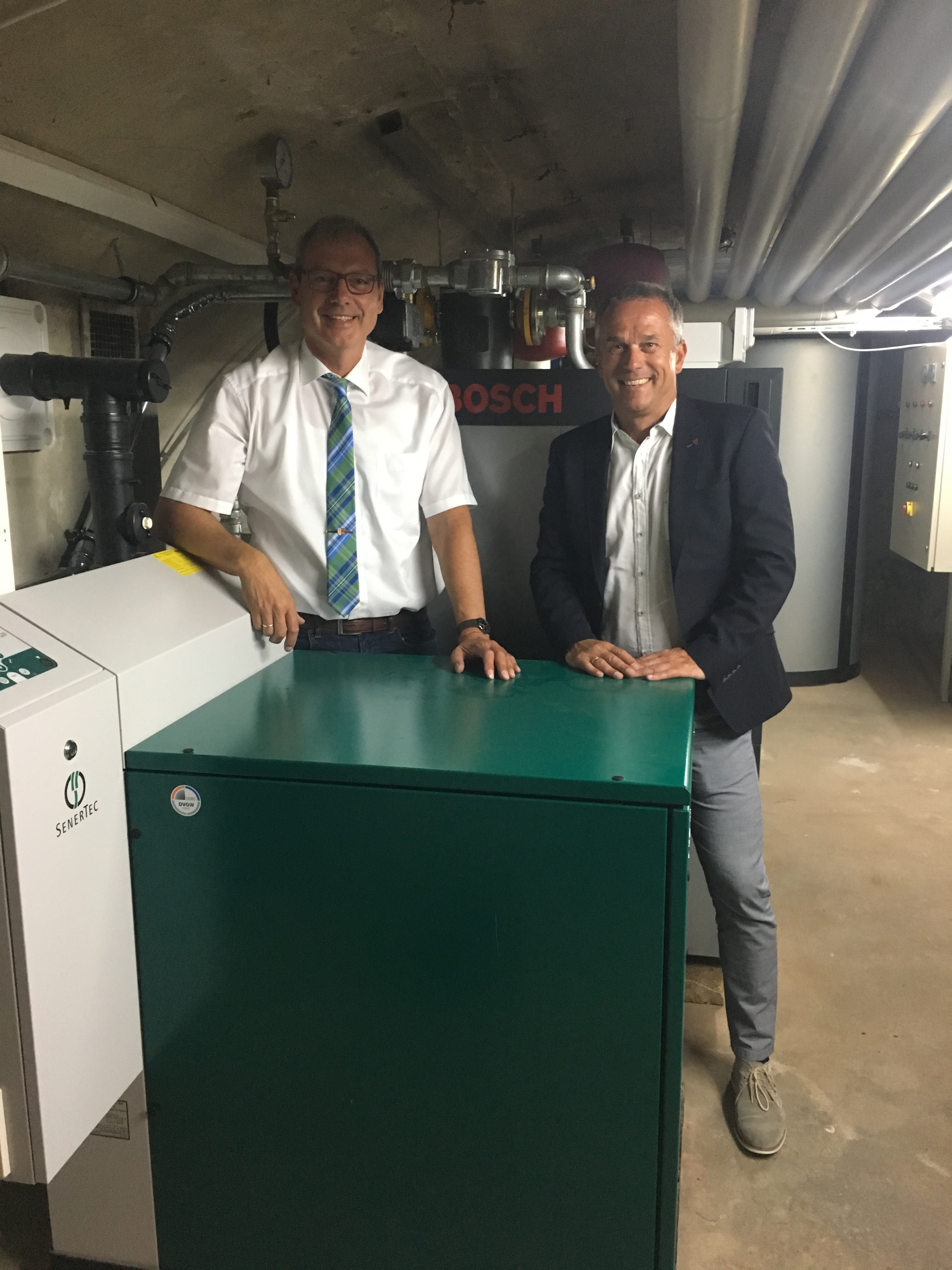 Bürgermeister Zöller und Herr Merker von der Gasversorgung Unterfranken GmbH