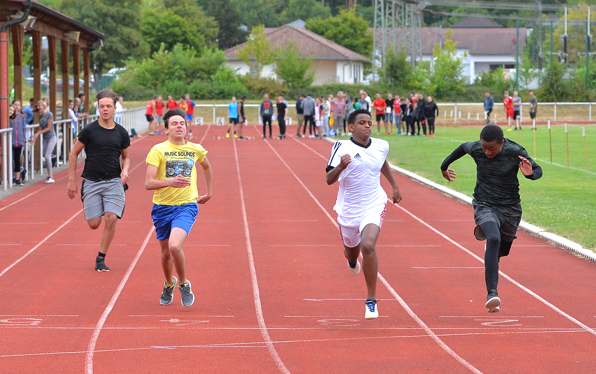 Voller Einsatz war gefragt beim 75-Meter-Lauf beim Landkreissportfest der Schulen.