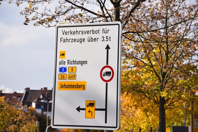 keine LKWs durch Damm