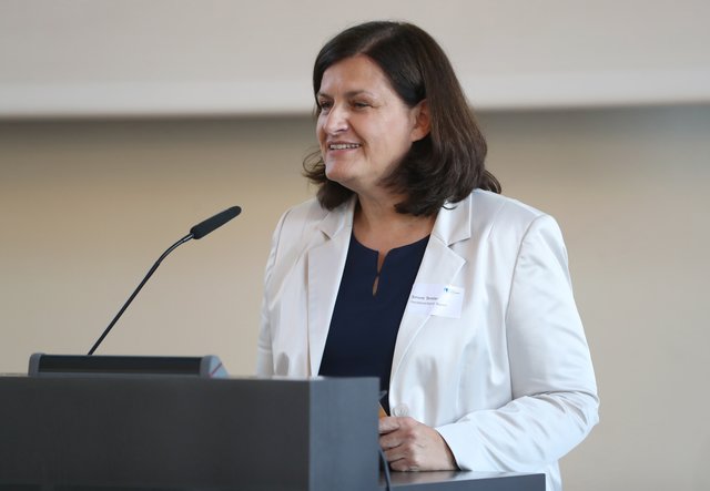Franz Josef Pschierer, Staatsminister im Bayerischen Staatsministerium für Wirtschaft, Energie und Technologie, zeichnet am 12. Juli 2018 im Ludwig-Erhard-Festsaal des Bayerischen Wirtschaftsministeriums die Gewinner des 9. Stadtmarketingpreis Bayern aus.Mit dem Bayerischen Stadt­marketing­preis werden regelmäßig die bayerischen Städte ausgezeichnet, die Mittelstand und Handel in den Innenstädten durch herausragende Marketingaktionen fördern. 2018 ging der Stadtmarketingpreis in die neunte Runde.