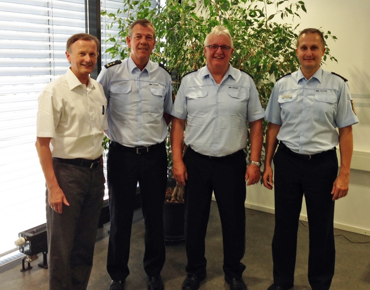 Das Bild zeigt (v.l.): EPHK Gerfried Blümel (Personalrat PP Heilbronn), Leitender Polizeidirektor Wolfgang Reubold, Rolf Günther, Kriminaloberrat Martin Fessner