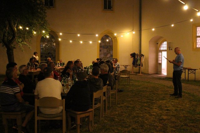 Gemeinsamer Abend im Innenhof des ehem. Franziskanerklosters Dettelbach