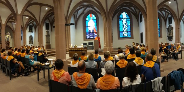 Morgenmesse in der Sepultur des Doms