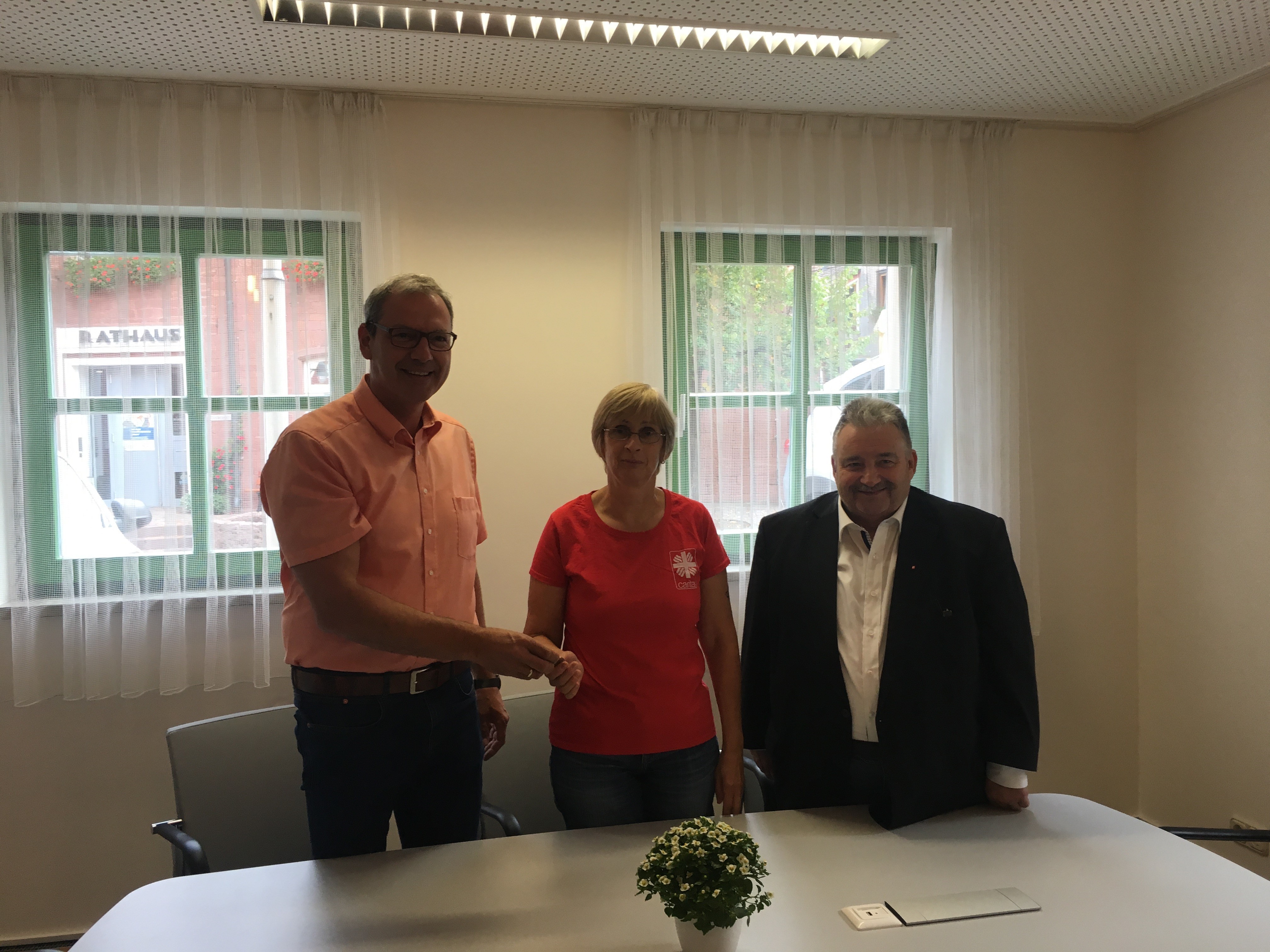 Bürgermeister Thomas Zöller, Doris Arnold und Gerhard Schuhmacher