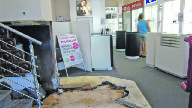 Wegen Leitungsschaden erhalten Sie bis zu 70% Preisnachlass auf unsere Lagerware!