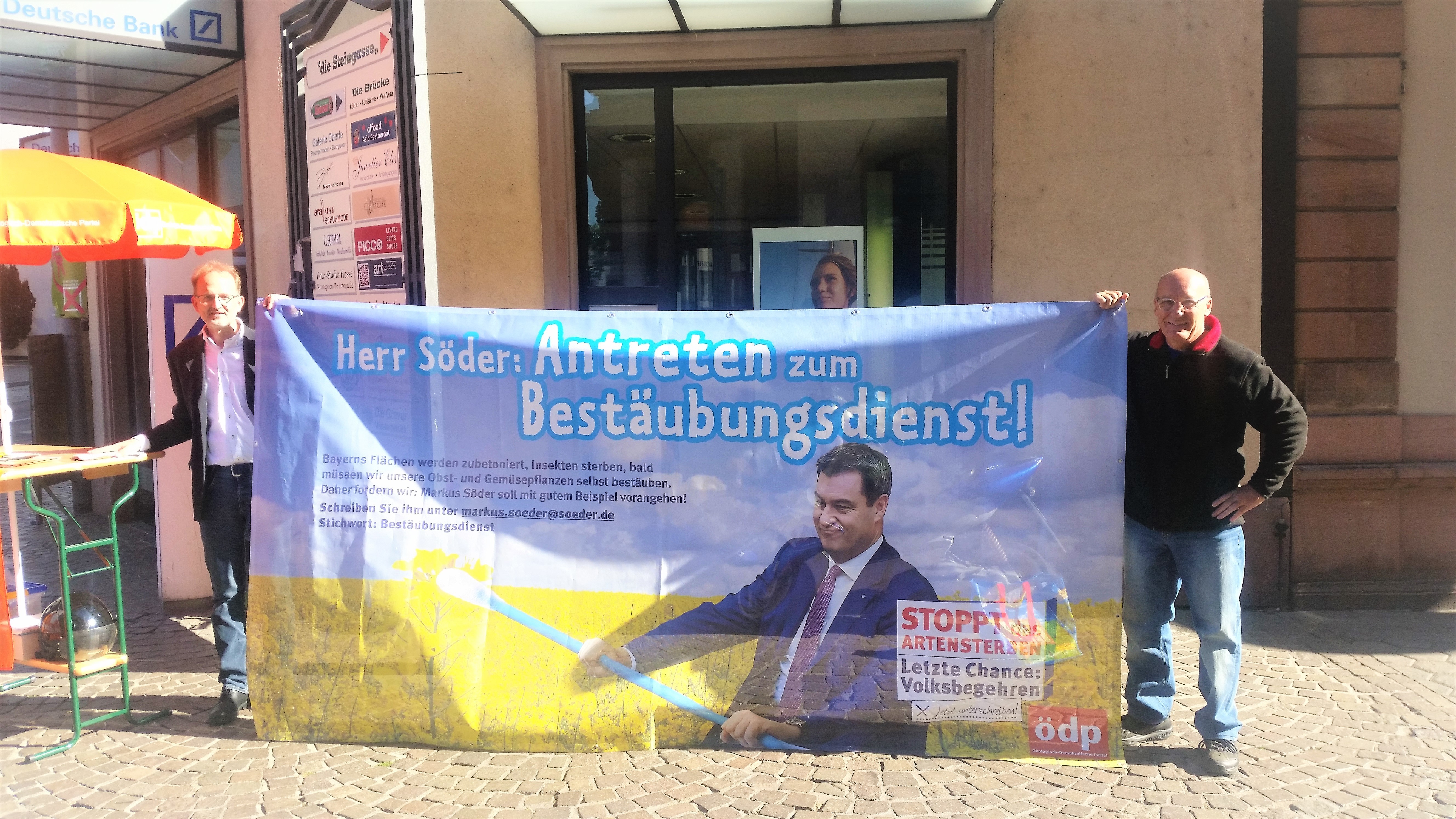 Links ,Bernhard Schmitt Aschaffenburg und Wolfgang Winter rechts Miltenberg, Land und Bezirkstagskandidaten der ÖDP