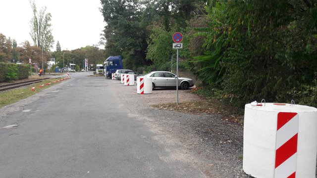 Die Parkplätze sind für die Besucher des Waldfriedhofs gedacht.