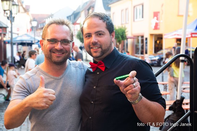 Die Organisatoren des MärchenSonntag 2018 von links: Matthias Kraus (Geschäftsführer StadtMarketing Obernburg e.V.) und Andrea Faggiano (Vorsitzender Theaterverein Die Granatsplitter)