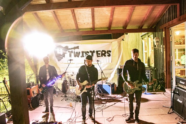 Die Band 4Twisters spielte für uns ehrenamtlich. DANKE