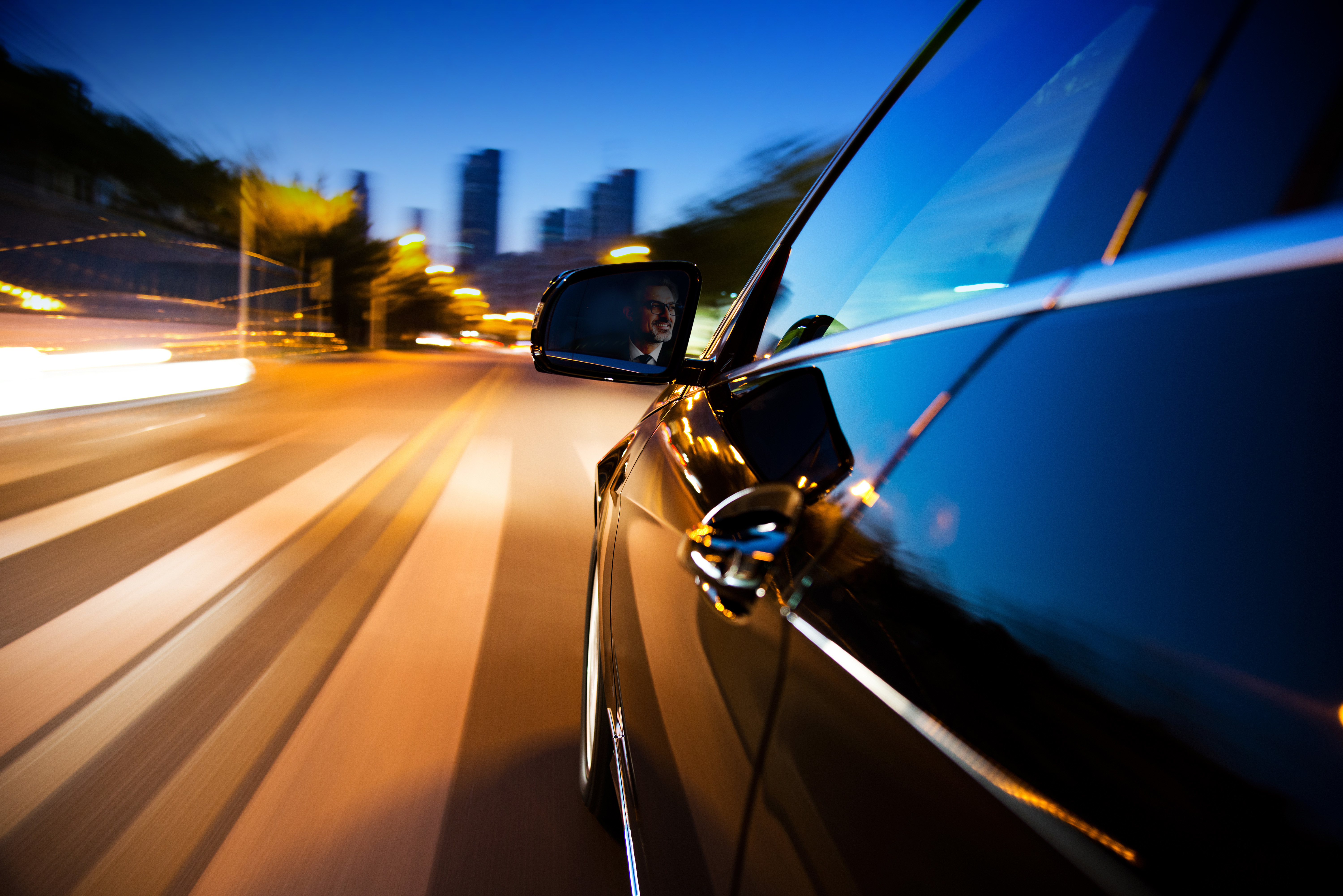 Jeder Ausfall der Fahrzeugbeleuchtung bedeutet für Fahrer und Insassen bei schlechten Lichtverhältnissen ein Risiko. Moderne Scheinwerferlampen werden daher ständig weiterentwickelt.
