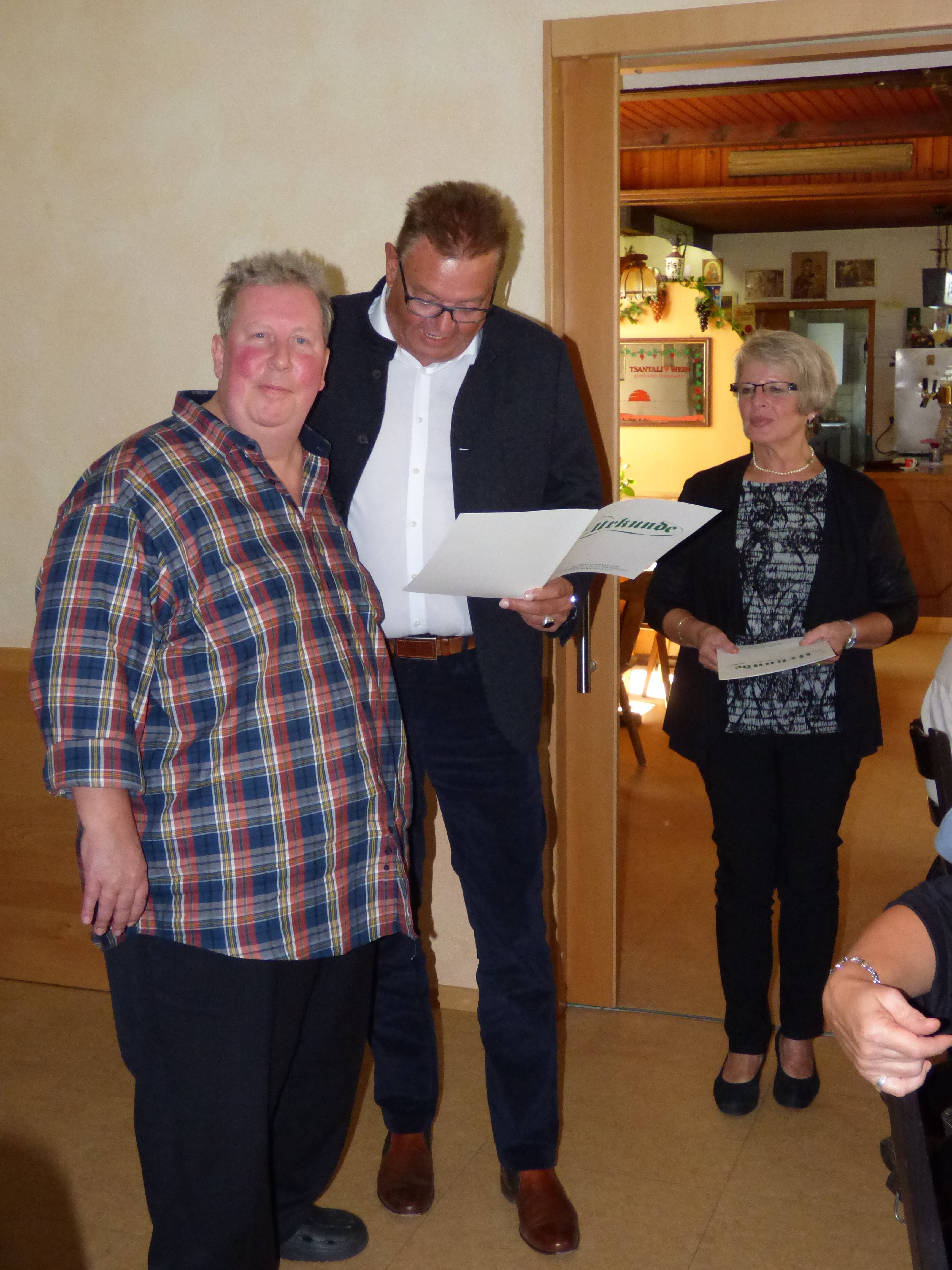 (v.l.n.r.) Ehrenvorsitzender Herr Klaus Mengler, Kreisvorsitzender KV-Garten MIL, Herr Günther Oettinger, Kreisgeschäftsführerin Frau Helga Amhrein