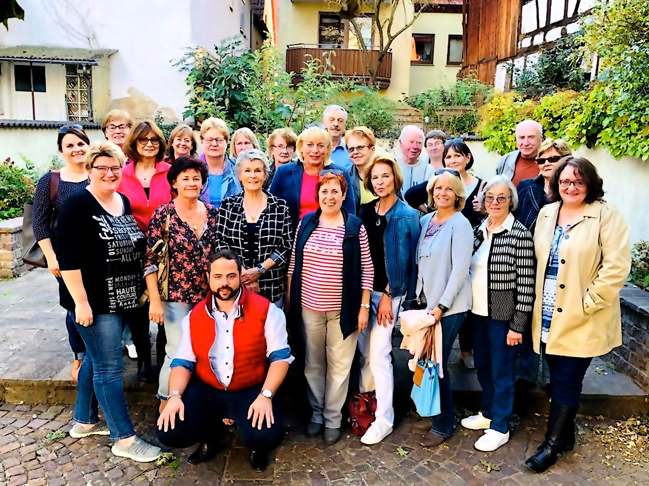 En Gruppenbild beim Abschluss der Stadtführung am 5. Oktober, die von der Frauenunion im Landkreis Miltenberg gebucht wurde.