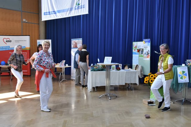 Mitmachaktion "Rückengerechtes Verhalten im Alltag" mit Annette Halbig.