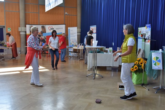 Mitmachaktion "Rückengerechtes Verhalten im Alltag" mit Annette Halbig.