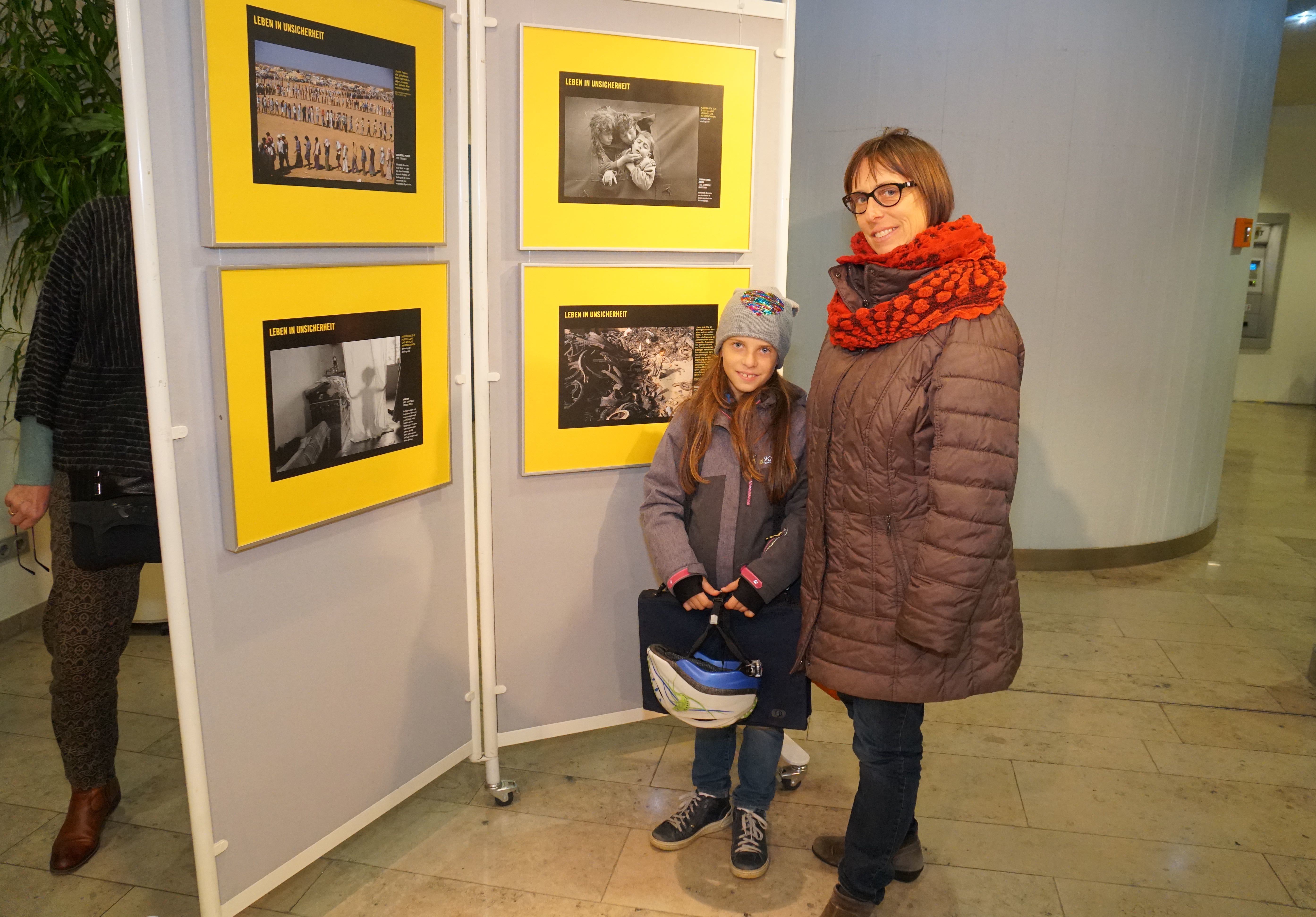 Die Magnum Photos Ausstellung „Menschen auf der Flucht“ im Landratsamt Miltenberg zeigt Bilder aus der ganzen Welt über Flucht in den vergangenen siebzig Jahren. Sie macht deutlich , dass große Flüchtlingsbewegungen nichts Neues sind, aber in Einzelschicksalen immer wieder betroffen machen.