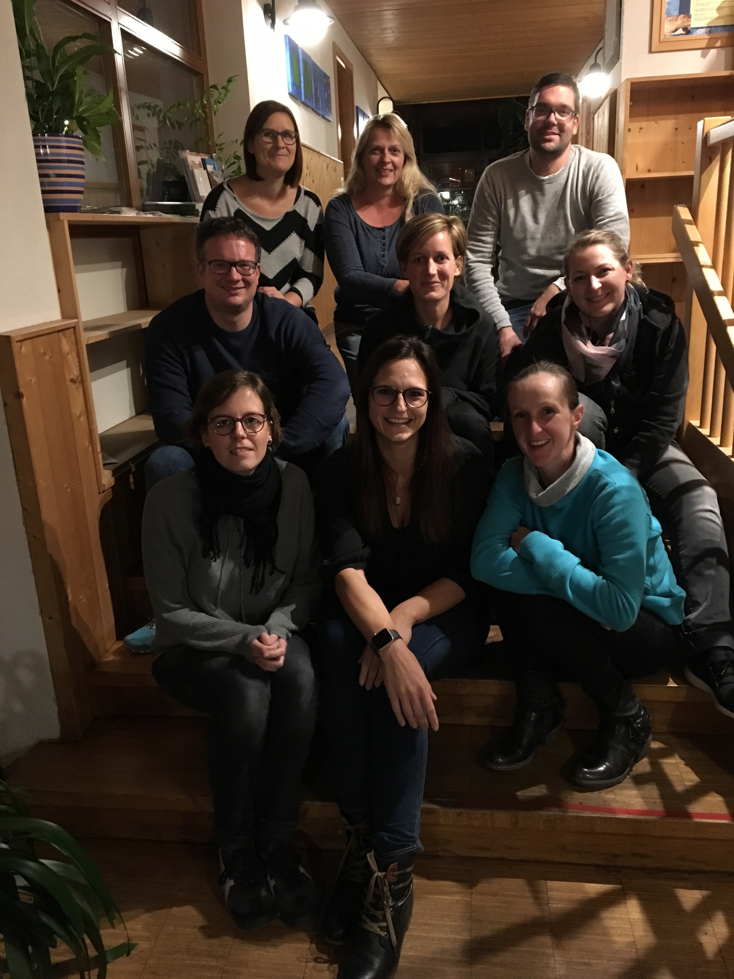 v.l.n.r. hinten: Simone Neuberger, Britta Wilmerding, Marco Rothenbach; Mitte: Stefan Pache, Nicola Hey, Pia Glaser; vorne: Stephanie Chmiel, Elwira Dworschak, Lin Schmidt - Blaß. Es fehlt: Patrick Peterreins