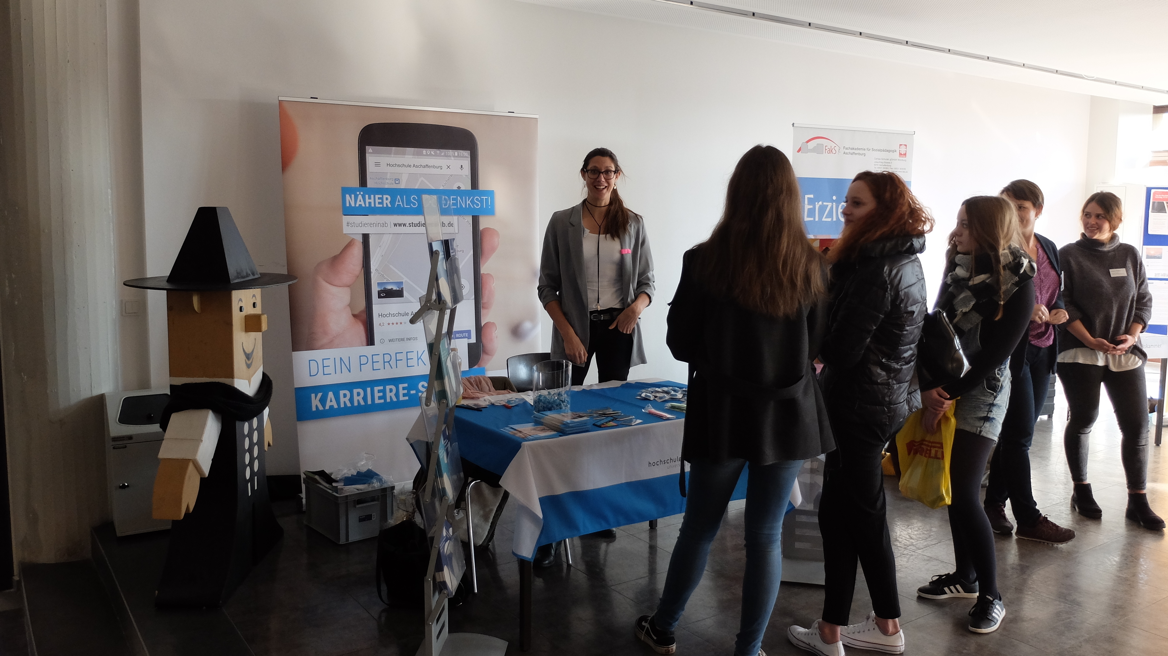 Hausmesse an der BOS/FOS hat sich etabliert und zeigt den Jugendlichen die verschiedenen Wege Richtung Zukunft!