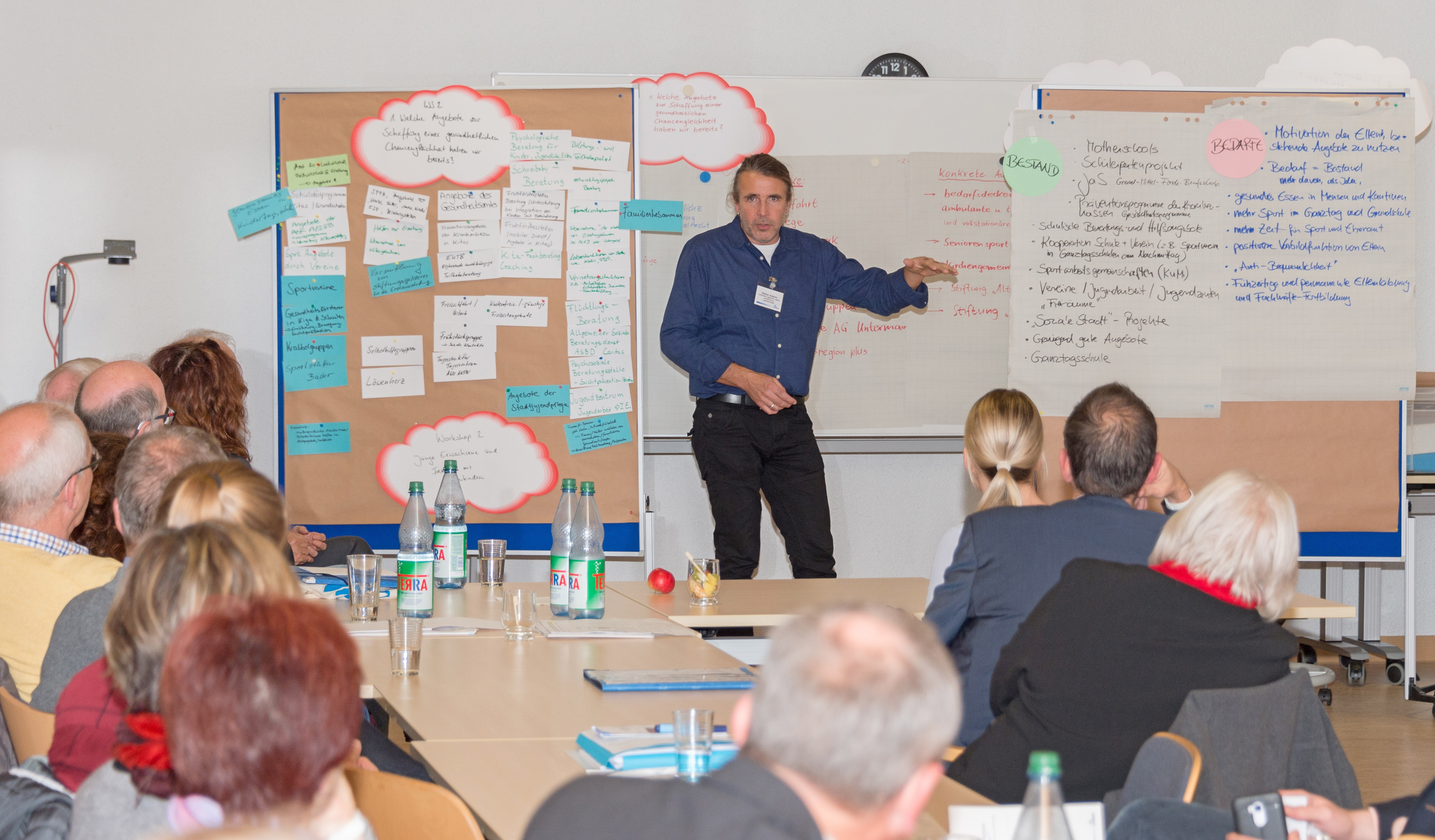 In mehreren Workshops entwickelten die Teilnehmerinnen und Teilnehmer der Fachtagung „Gesundheitliche Chancengleichheit im Landkreis Miltenberg“ – hier mit Stefan Adams – zahlreiche Lösungsansätze.