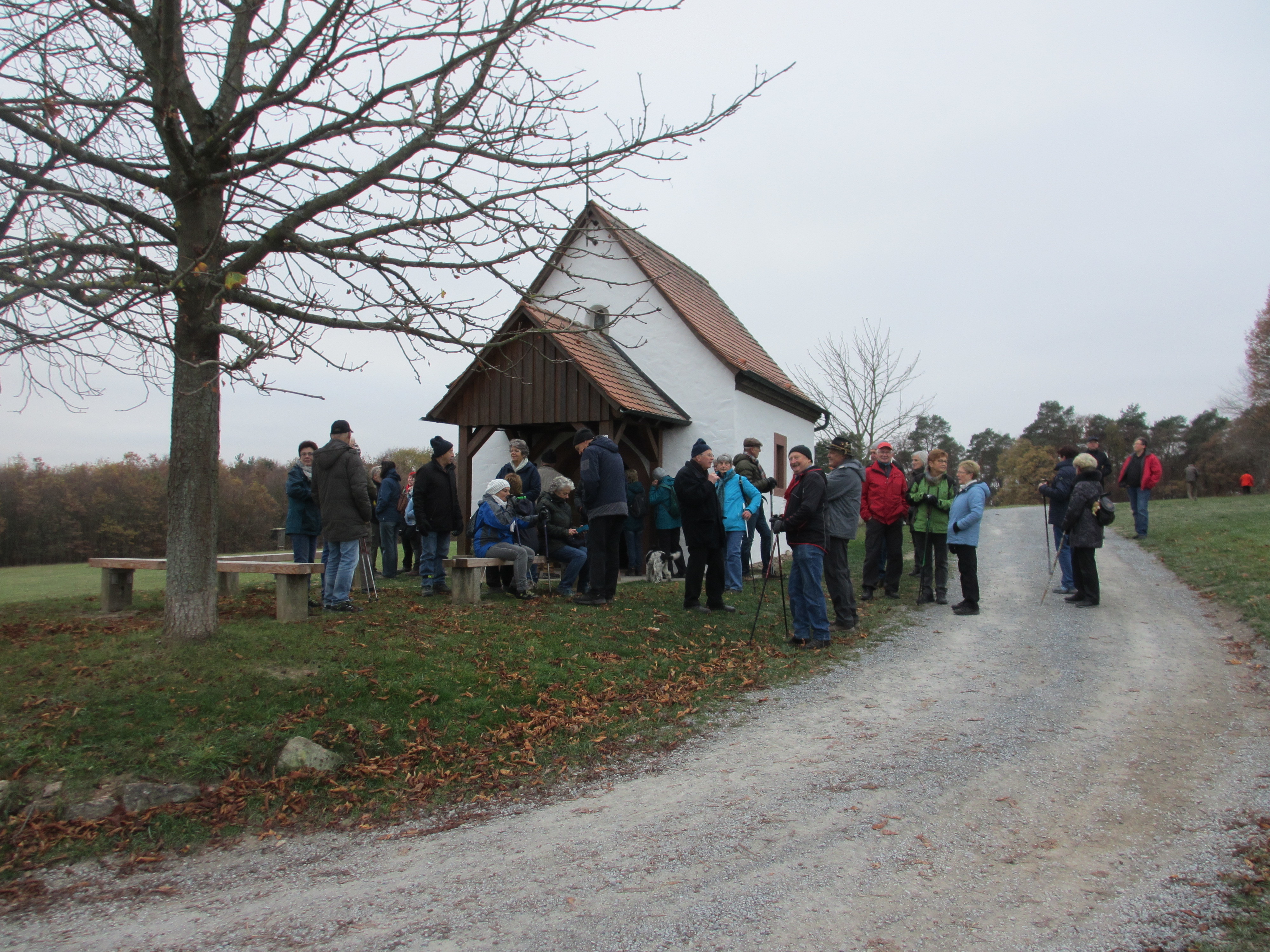 An der Muttergotteskapelle Hausen