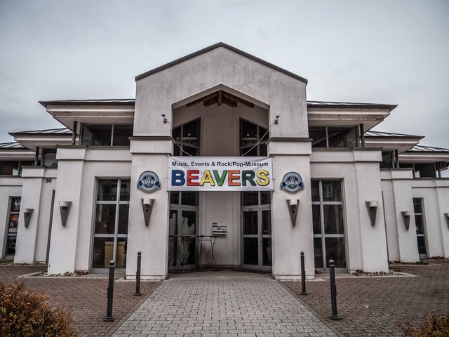 Das Banner des bekanntesten Rock- und Pop-Museums am Untermain wird ab Dezember 2018 nicht mehr in Miltenberg hängen. | Foto: Dominik Stapf
