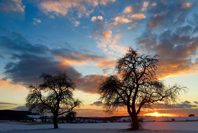 Winterlicher Sonnenuntergang bei Miltenberg- Wenschdorf.