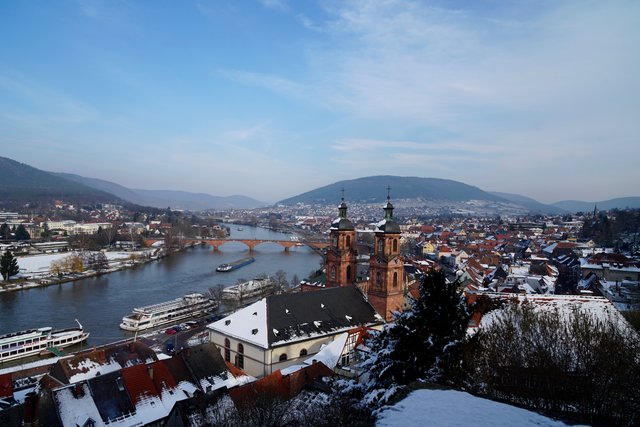Blick auf Miltenberg und das Maintal.