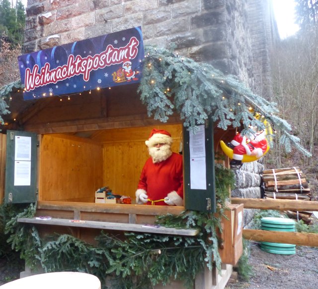 Nickolaus im Poststand