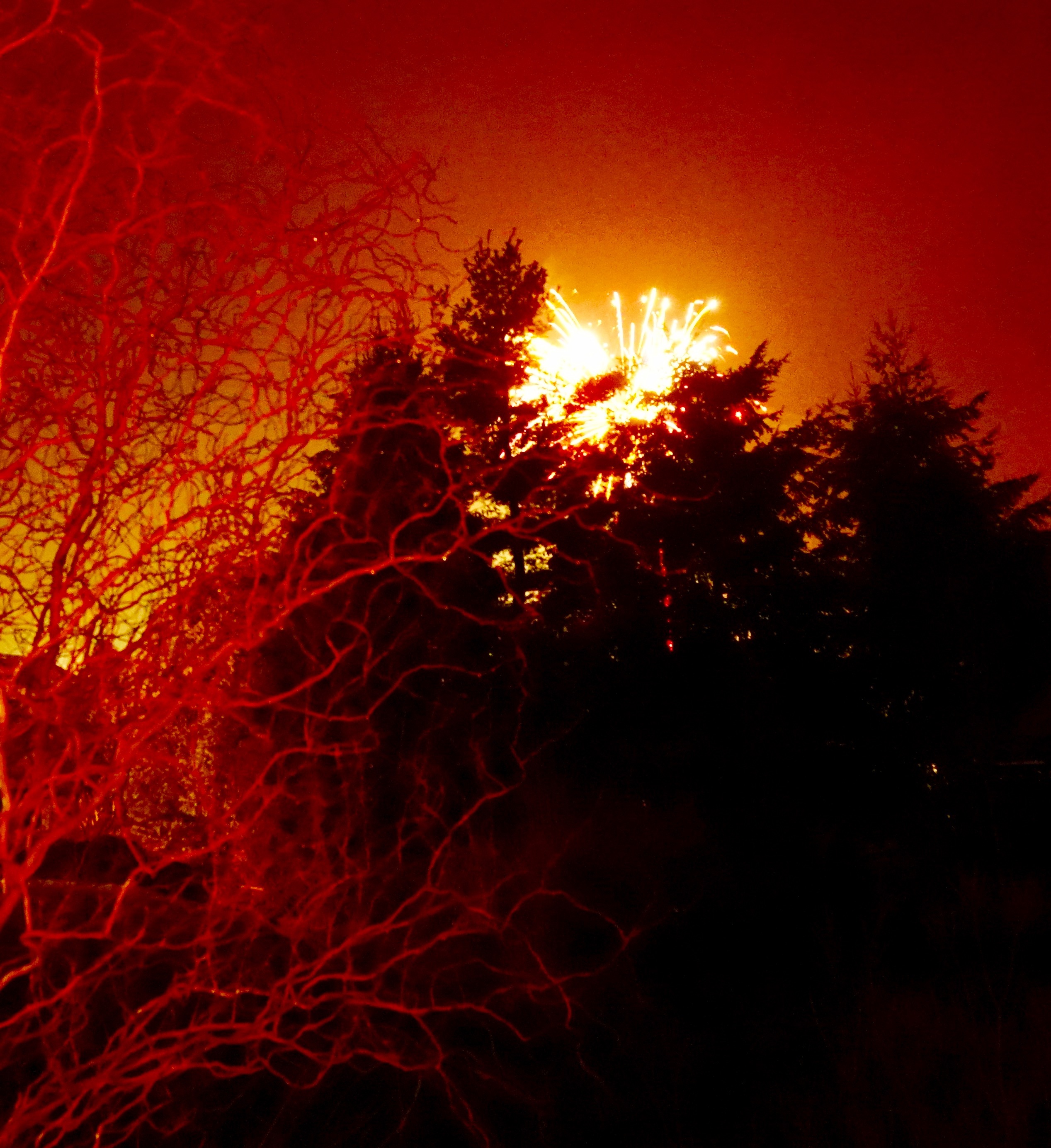 Mit Silvester endet das alte Jahr 2018. Schlag 24 Uhr beginnt ein neues Jahr - meist mit lautem Getöse, Feuerwerk und Böller. 2019 startet mit vielen persönlichen Vorsätzen, aber auch mit nicht wenigen Änderungen in Sachen Steuer, Recht, Versicherungen & Co.