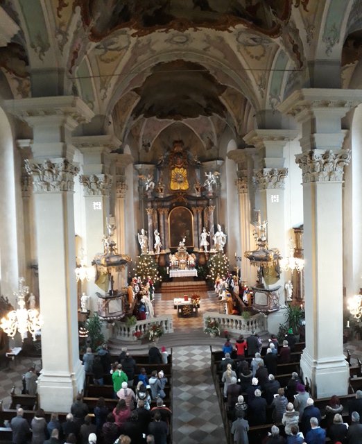 Während der hl. Messe in der Pfarrkirche St. Gangolf