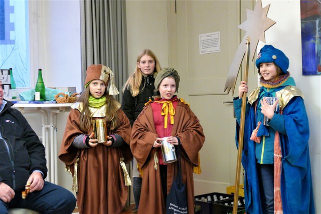 Sternsinger bitten um eine Gabe