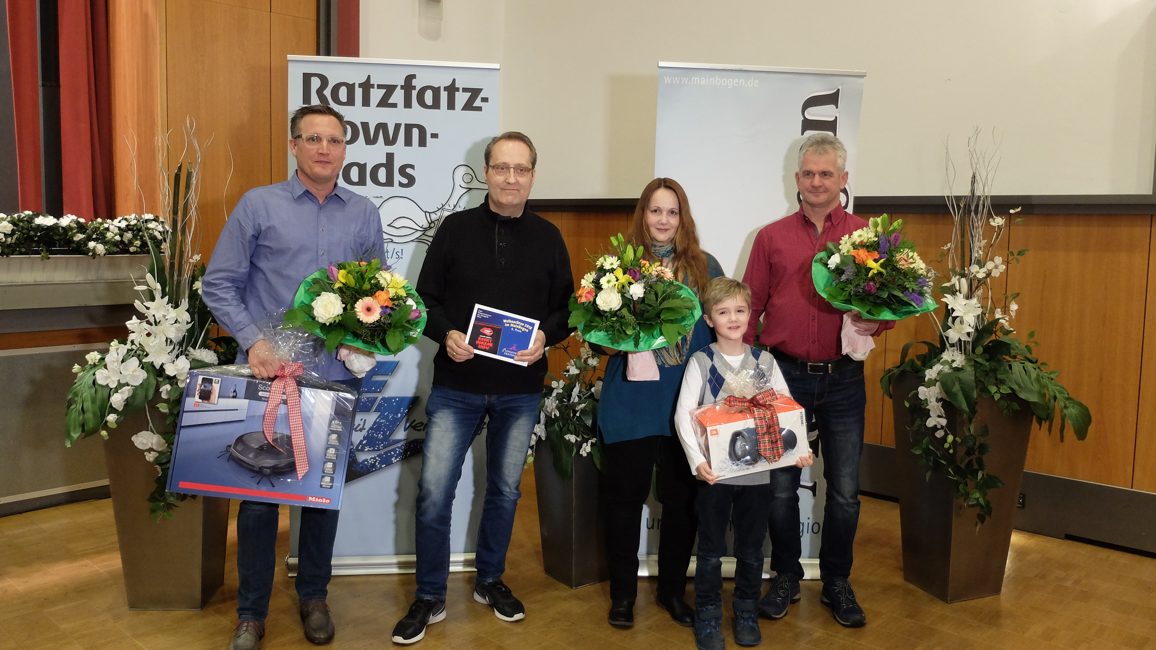 Die glücklichen Sieger der Mainbogenauslosung v.r.: Klaus Gottwald aus Wörth (1.Preis), Corinna Brohm aus Seckmauern (3. Preis), Konstantinos Georgotas aus Wörth (5. Preis), Steffen Schliessmann aus Klingenberg (2. Preis), Gerlinde Martin aus Wörth (4. Preis) fehlt.