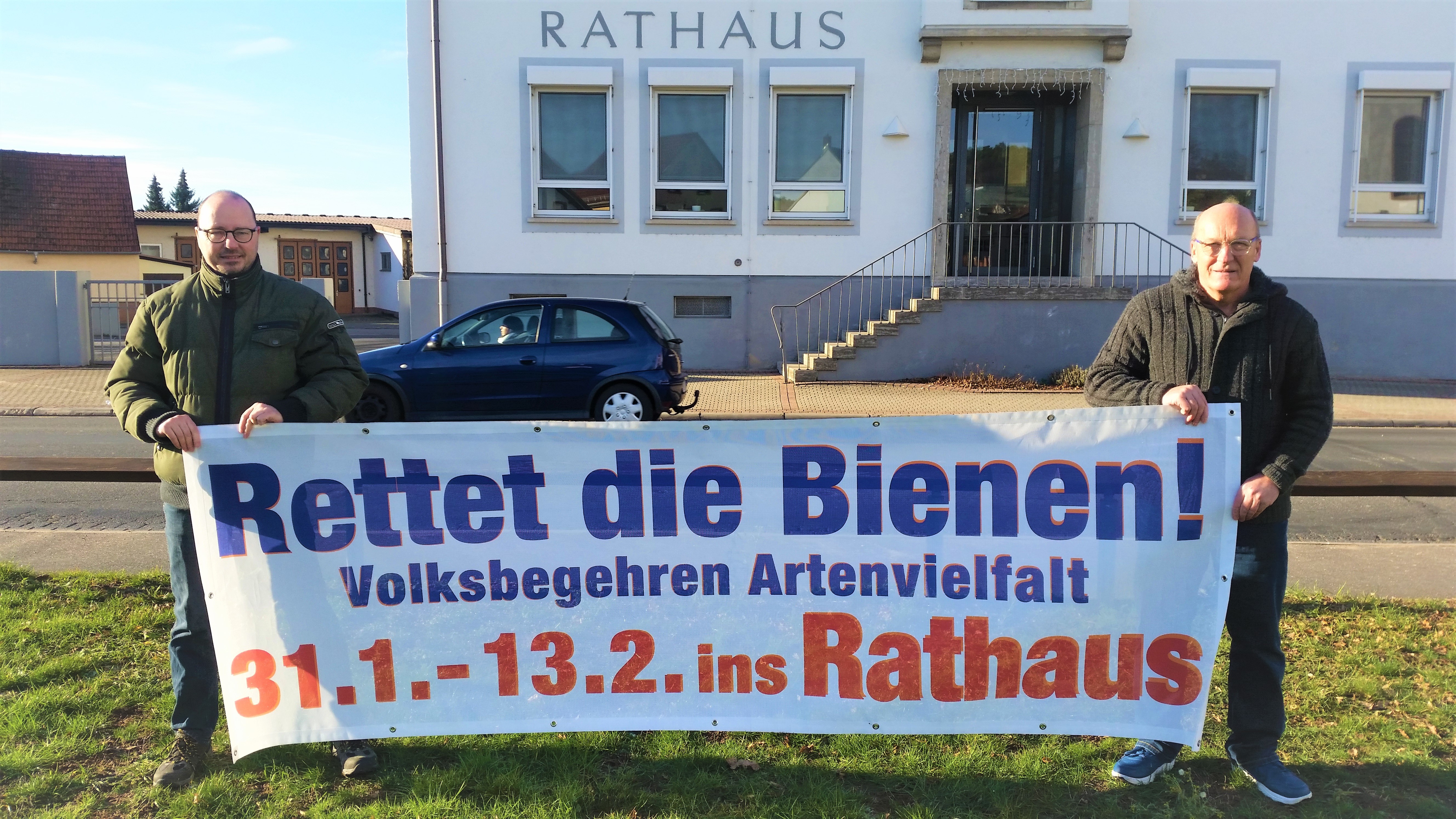 links Manfred Knippel Umweltbeauftragter,
rechts Wolfgang Winter ÖDP Kreisvorsitzender,
rufen die Bürger(innen ) auf in die Rathäuser zu gehen .