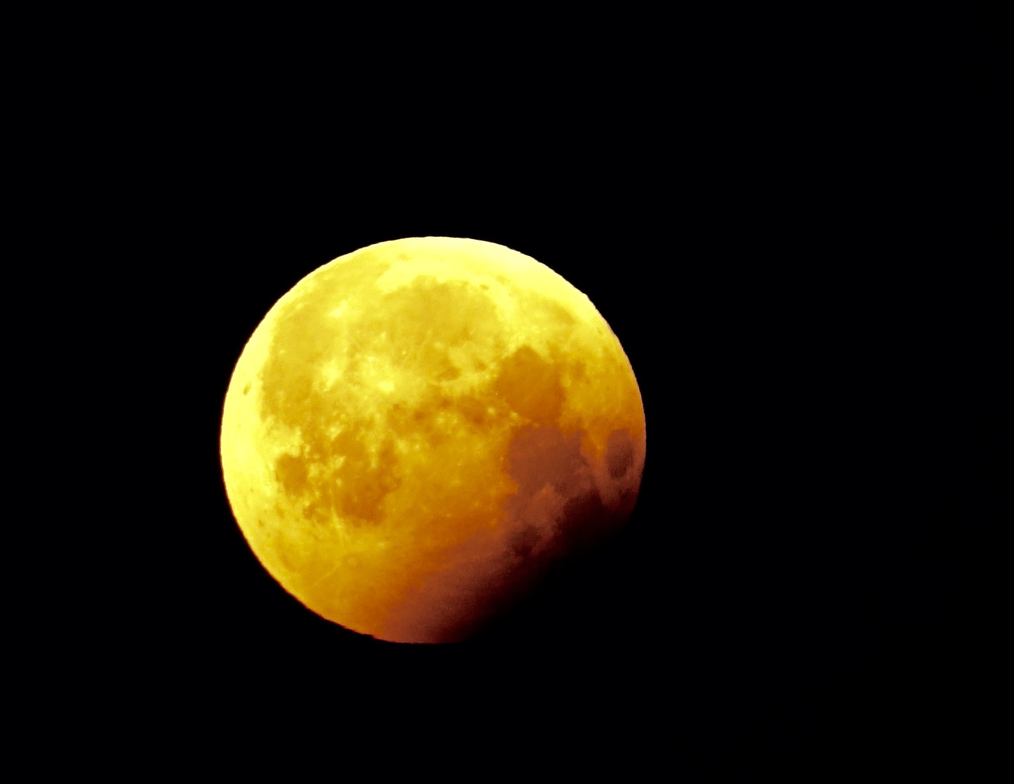 Totale Mondfinsternis kurz vor dem Abschluss gegen 7.44 Uhr am 21. Januar 2019 - gesehen in Erlenbach am Main.