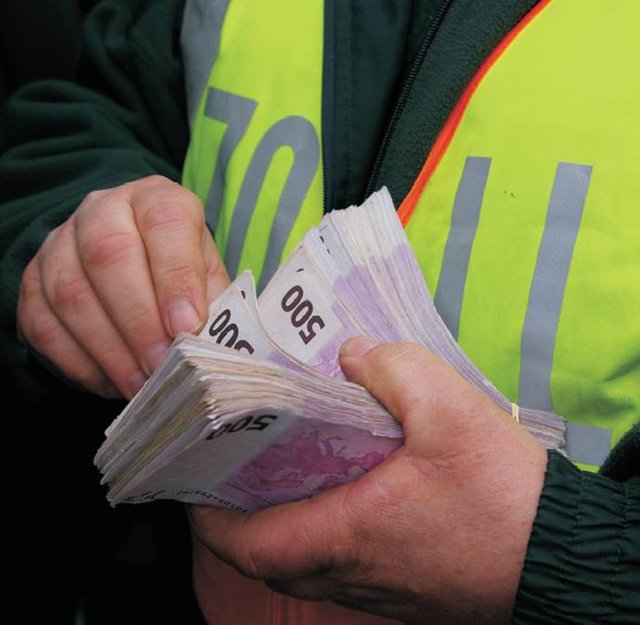 Es geht ums Geld - Der Zoll gehört zum Finanzministerium.