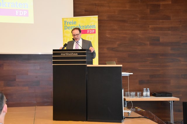 FDP-Bundestagsabgeordneter Karsten Klein begrüßte die Besucher der Tagung.
