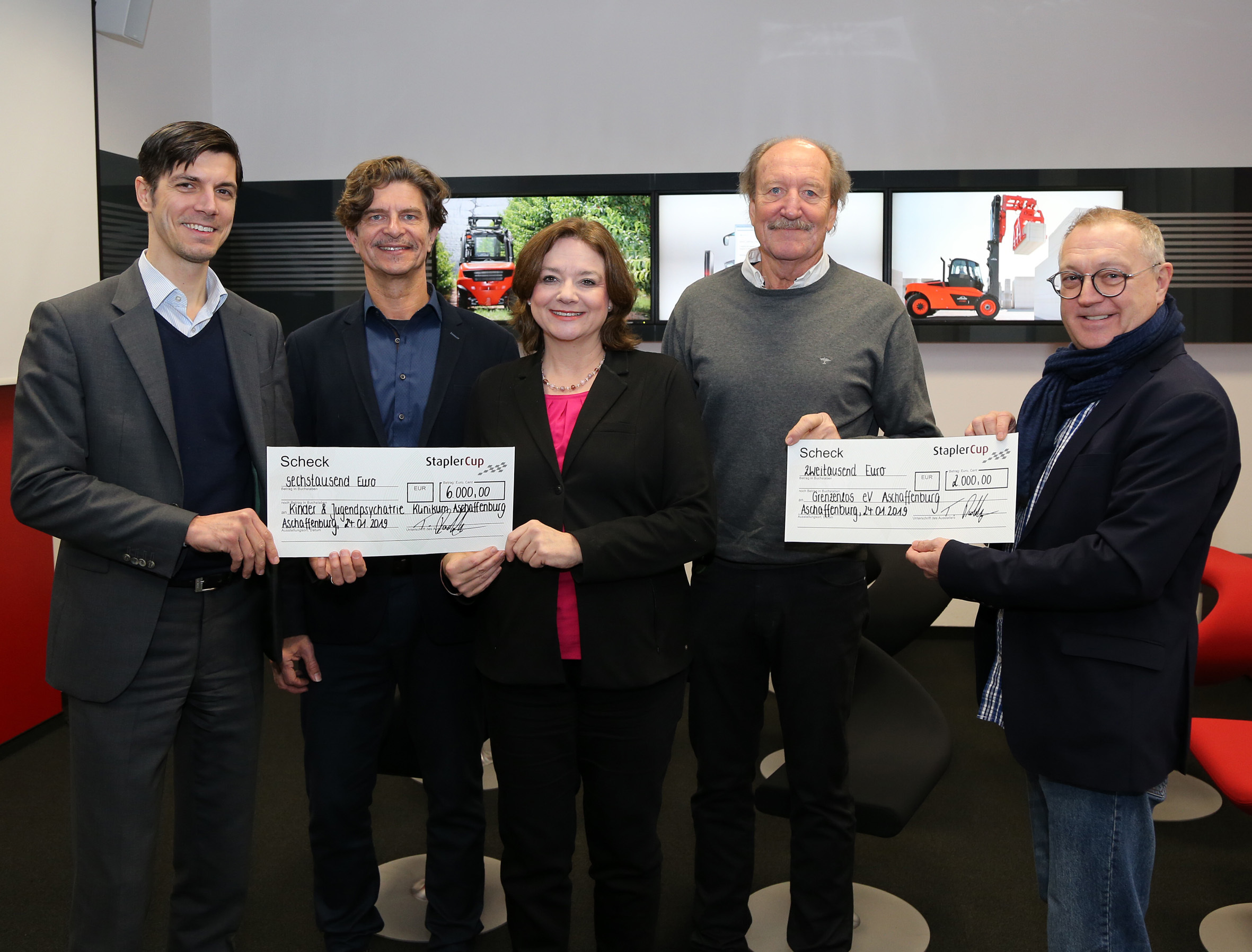 V.l.n.r.: Torsten Rochelmeyer, 1. Vorsitzender StaplerCup hilft e.V., Frank Weinrich, behandelnder Arzt in der KJP, Jessica Euler, Vorsitzende des Fördervereins für die KJP, Harry Kimmich, Vorsitzender des Vereins Grenzenlos e.V., Horst Schneider, Kassenwart StaplerCup hilft e.V.