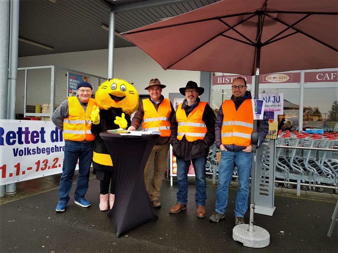 Sulzbacher Aktionsbündnis am Infostand