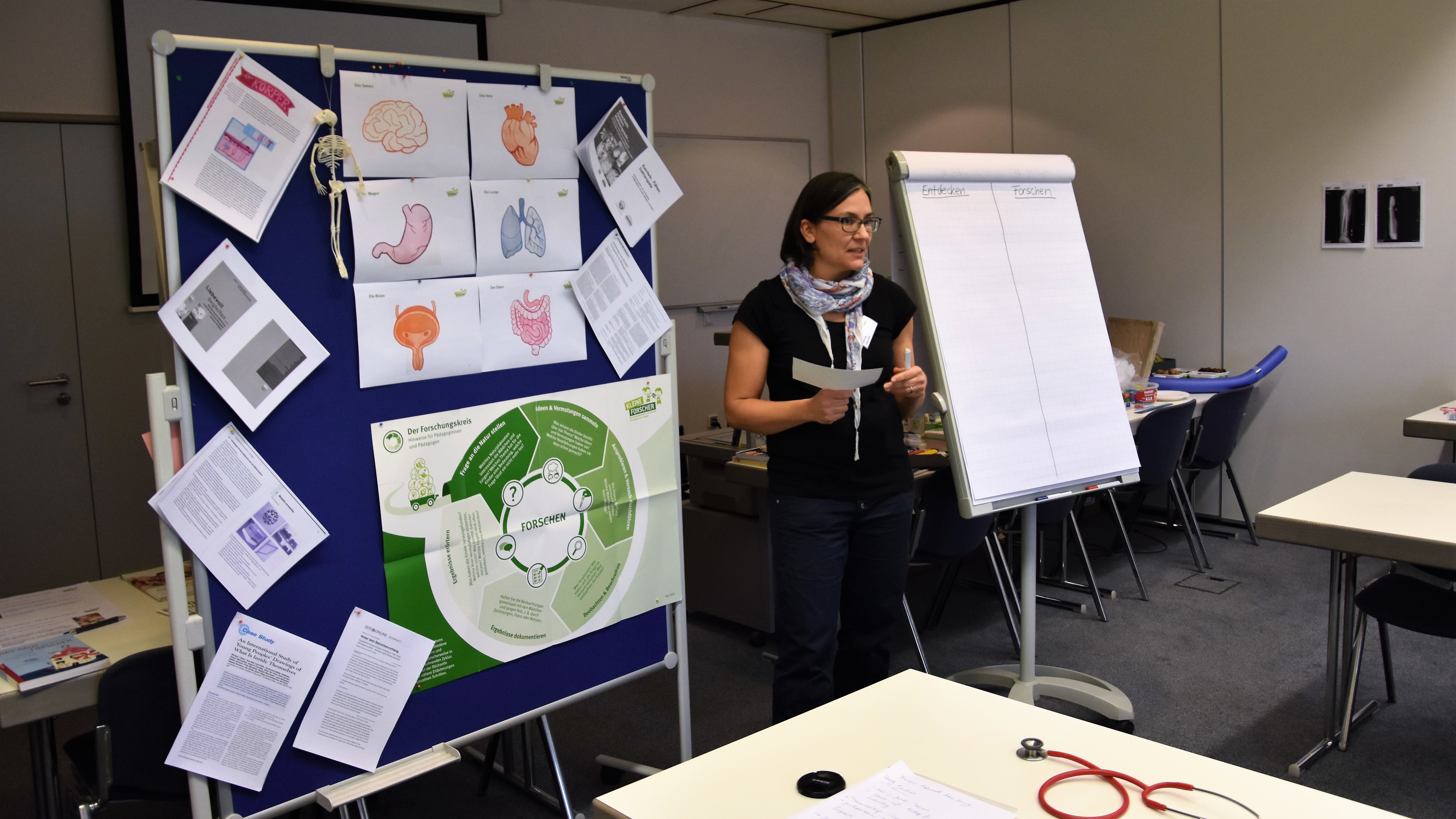 Neue Impulse für den Kita-Alltag gab es von Trainerin Sandy Jaschik beim „Haus der kleinen Forscher“-Workshop.