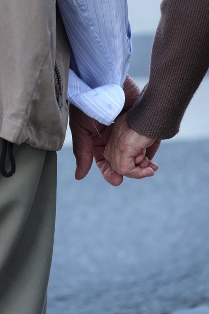 Hand in Hand ... gesehen in Miltenberg. 