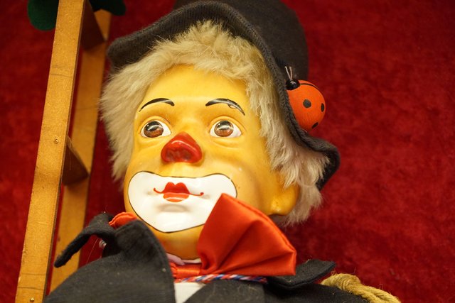 Fasching, fröhliche Gesichter, farbenprächtige Kostüme 