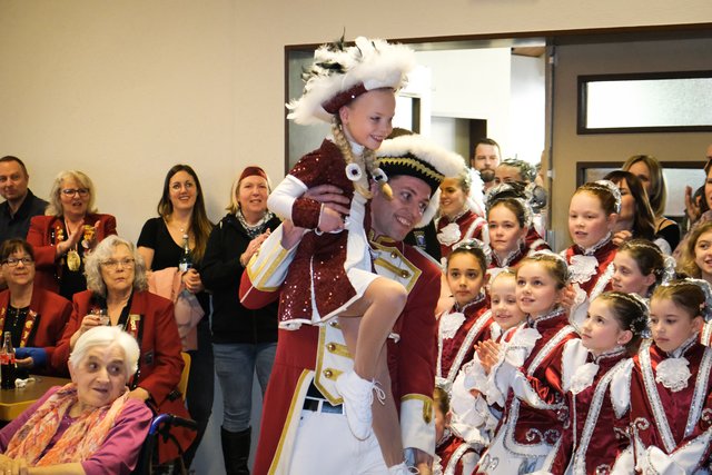 Nachwuchs-Tanzmariechen Jule Killermann erntete viel Applaus | Foto: Steffen Sollorz