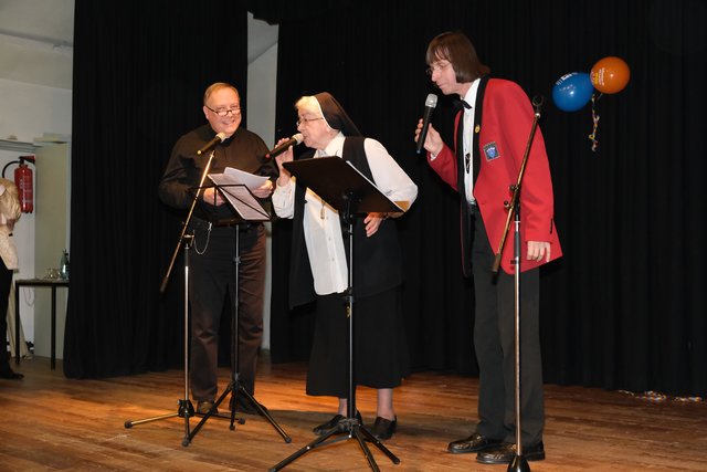 Pfarrer Ernst Haas, Schwester Damaris und Heribert Englert lästern in ihrer Büttenrede ordentlich ab | Foto: Steffen Sollorz