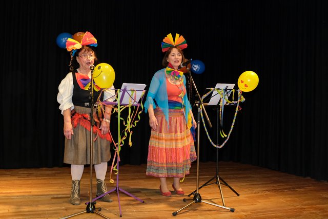 Mutter und Tochter Helene Kempf und Ilona Gerdsmeier mit ihrem lustigen Zwiegespräch | Foto: Steffen Sollorz