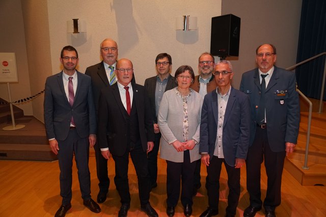 Besondere Hoffnungsträger und Vorbilder wurden von Landrat Jens Marco Scherf geehrt: v.l.  Wolfgang Zöller,  Franz Josef Weber,  Alfred Sommer,  Anita Yusufi, Cornelius Faust, Temor Yusufi und Jürgen Umert. 